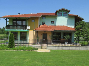 Pri Orehite Guesthouse